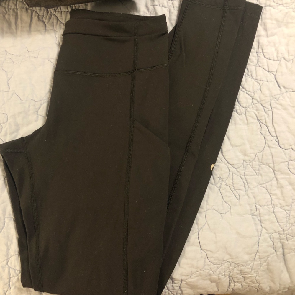 Lululemon black leggings with side pockets